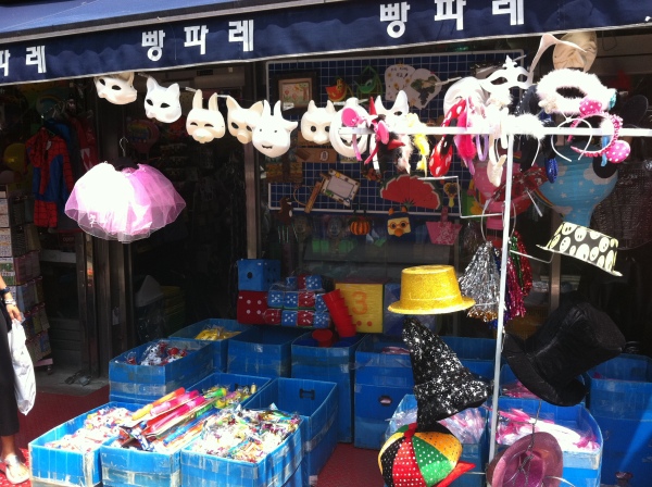 Dongdaemun market kids